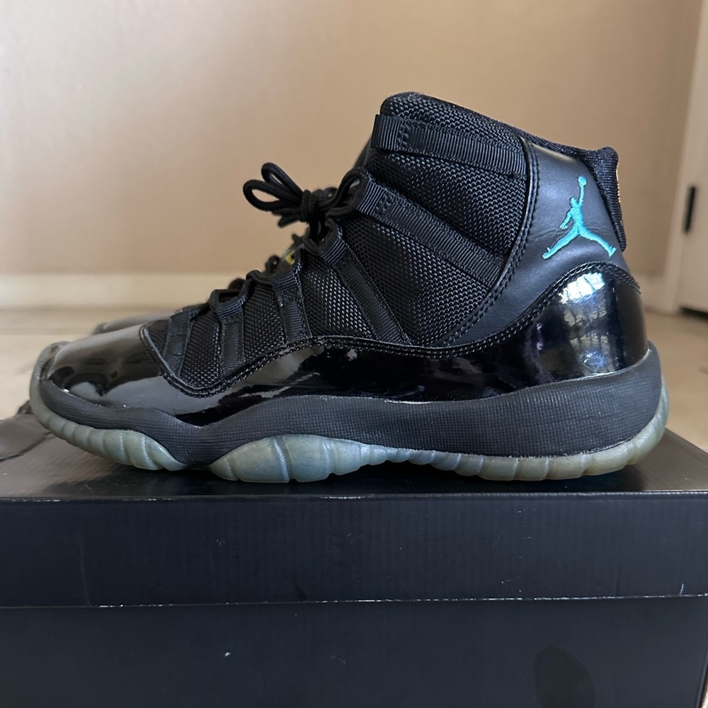 Jordan 11 Retro
Gamma Blue (GS) BLACK/GAMMA BLUE-VARSITY MAIZE